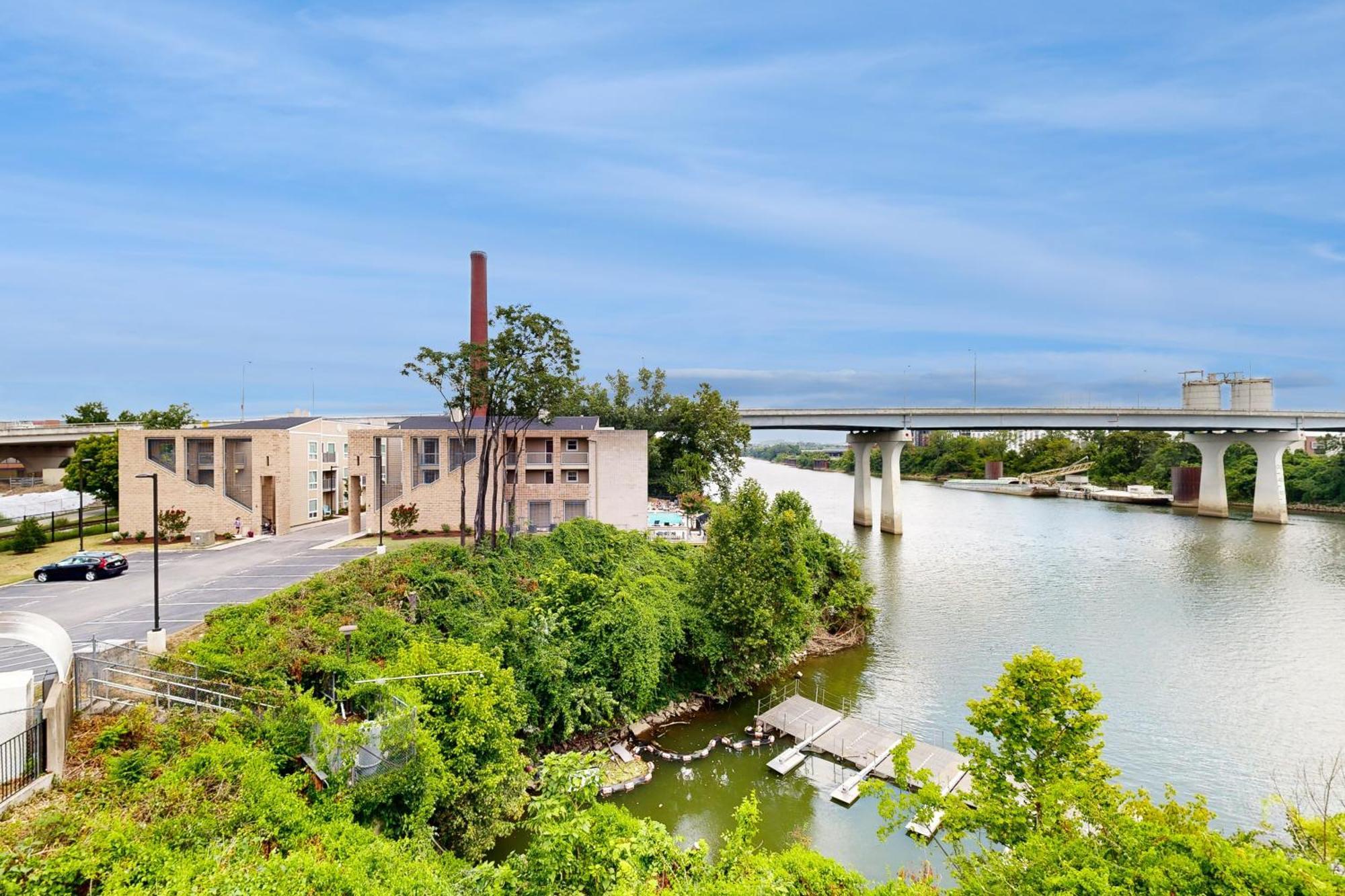 Apartment Rollin' On The River